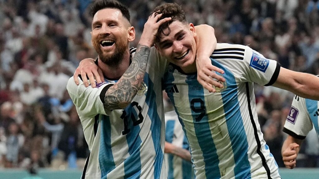 lionel messi ve julian alvarez