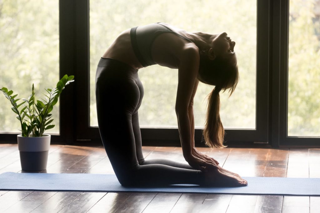 Yin yoga deve pozu