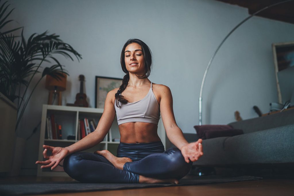 evde yoga yapmanın faydaları