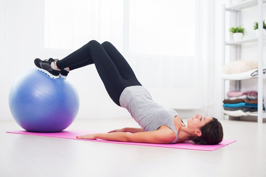 pilates topu ile evde yapılabilecek hareketler