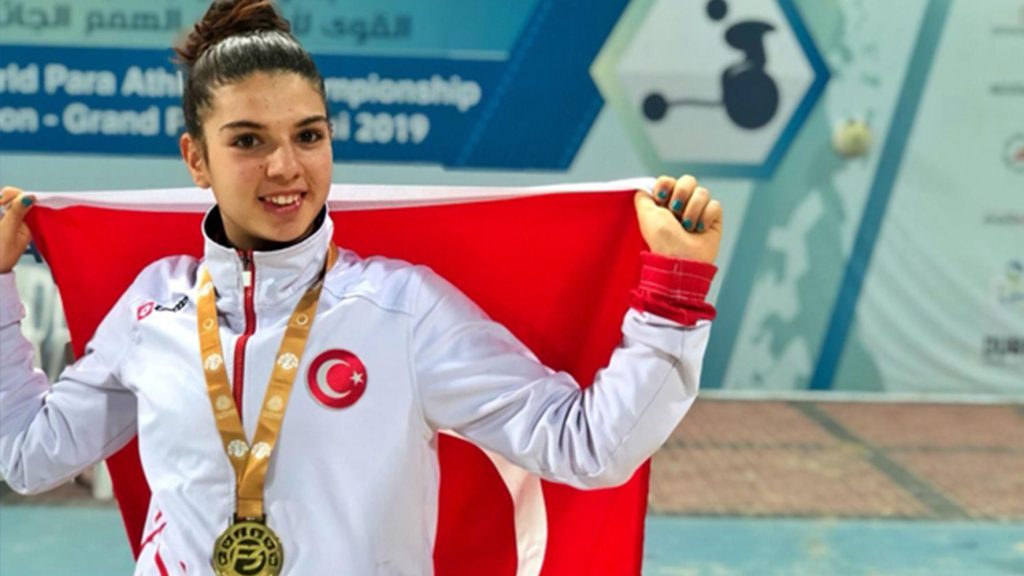 esra bayrak para atletizm