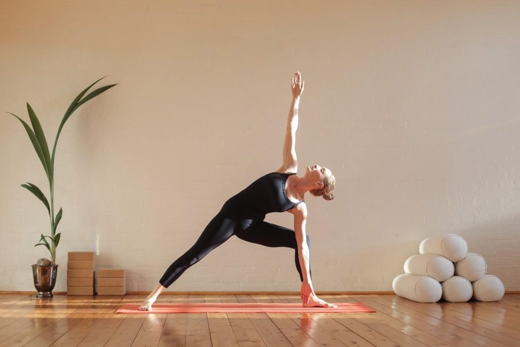 trikonasana üçgen duruşu