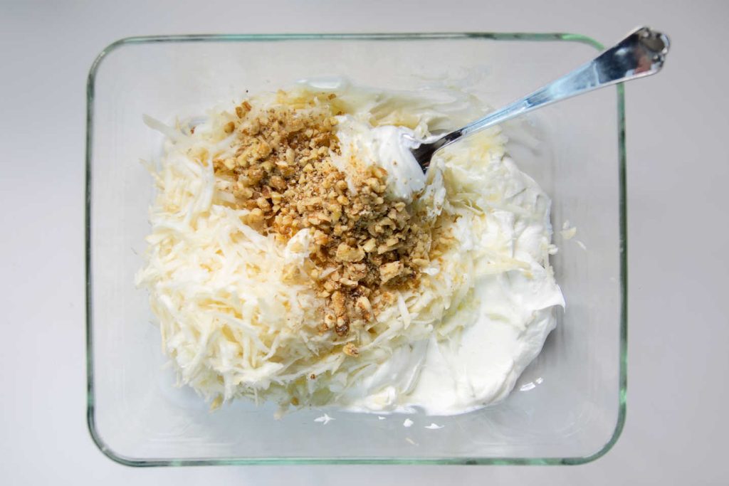 Yoğurtlu Kereviz Salatası Nasıl Yapılır?
