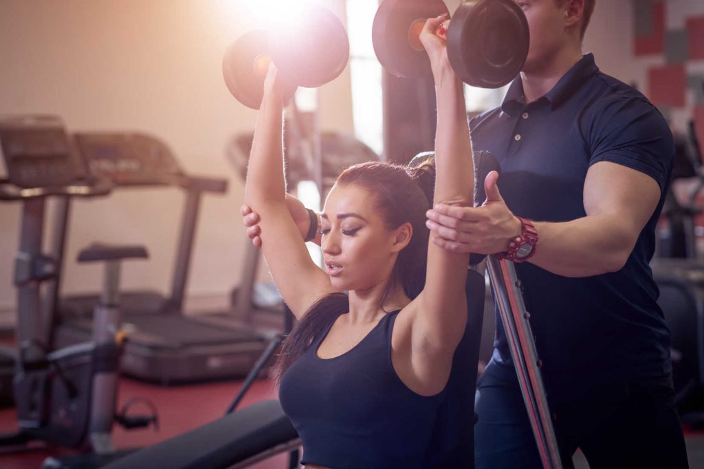 Dumbbell Shoulder Press'da İdeal Tekrar ve Set Sayısı Nedir?