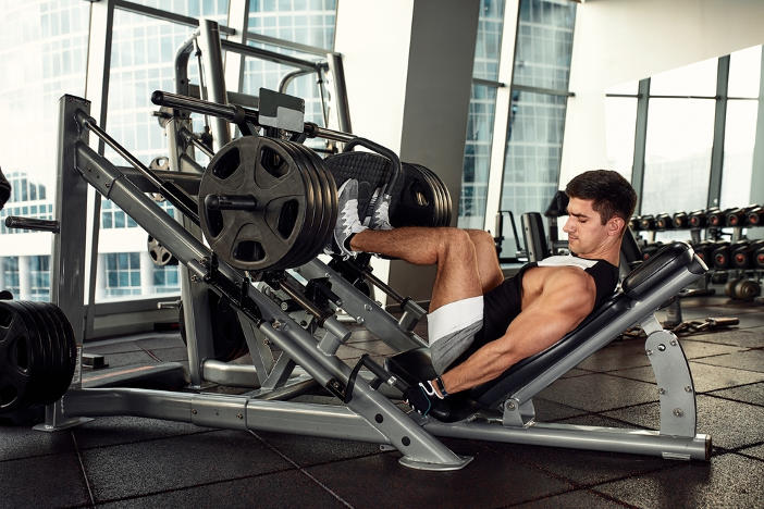 Leg Press Yaparken Dizler Nasıl Olmalı?